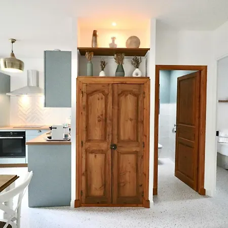Fersen Bright Renovated For 5 People In Center Of Old Apartment
