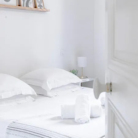 Bright Renovated In Center Of Old
