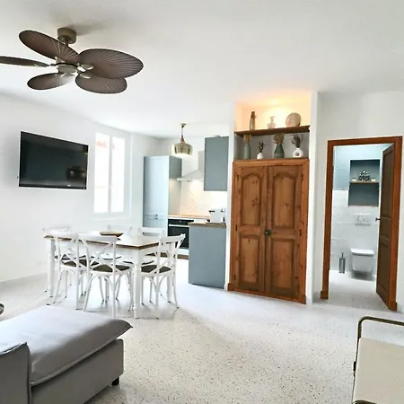 Fersen Bright Renovated For 5 People In Center Of Old