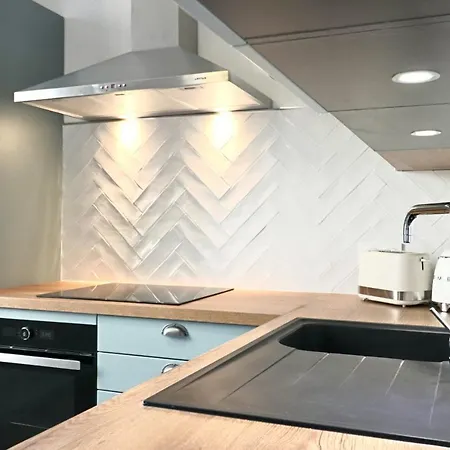 Fersen Bright Renovated For 5 People In Center Of Old شقة