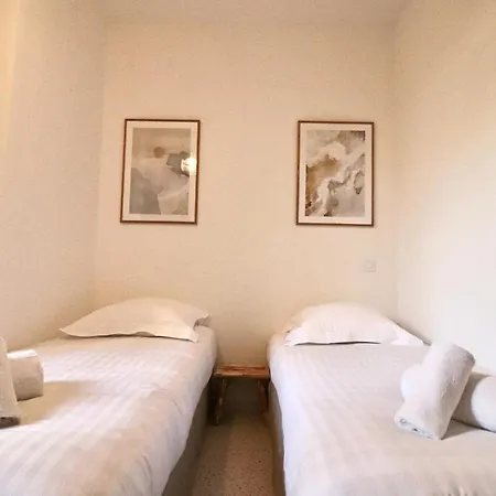 Fersen Bright Renovated For 5 People In Center Of Old Appartement
