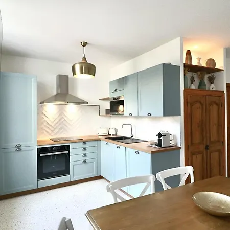 Fersen Bright Renovated For 5 People In Center Of Old Appartement