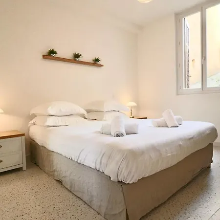 Fersen Bright Renovated For 5 People In Center Of Old Appartement