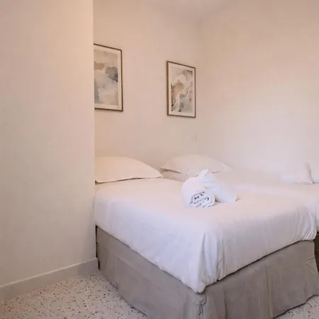 Lejlighed Bright Apartment Renovated In Center Of Old Antibes *