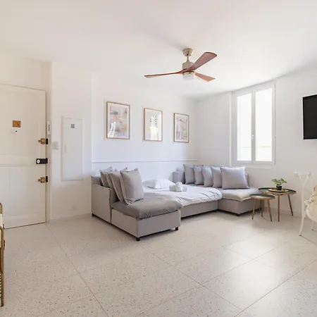 Bright Apartment Renovated In Center Of Old Antibes *