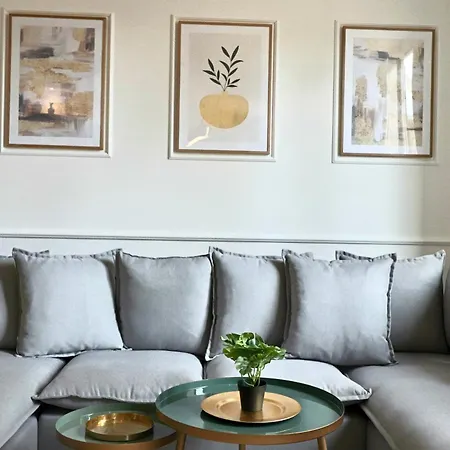 Bright Apartment Renovated In Center Of Old Antibes * 昂蒂布