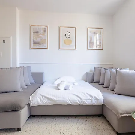 Bright Apartment Renovated In Center Of Old Antibes Appartement *