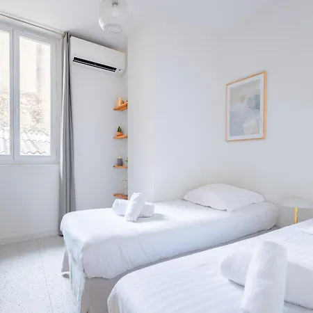 Bright Apartment Renovated In Center Of Old Antibes דירה