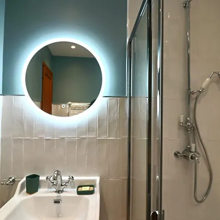Bright Renovated In Center Of Old Antibes