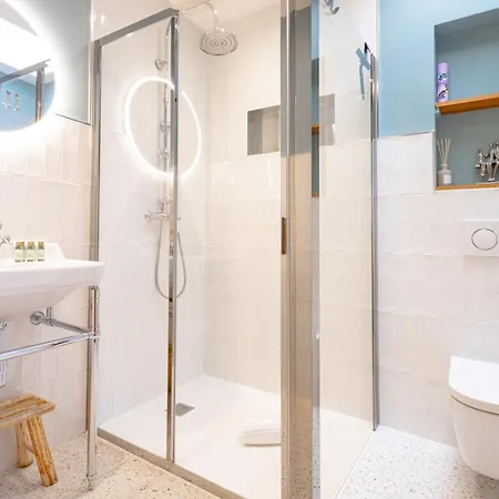 Bright Renovated In Center Of Old Antibes
