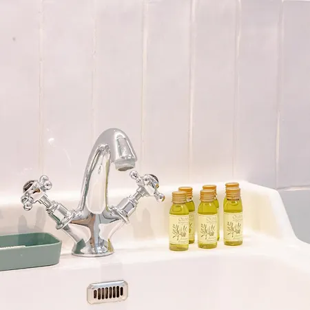 Bright Renovated In Center Of Old * Antibes