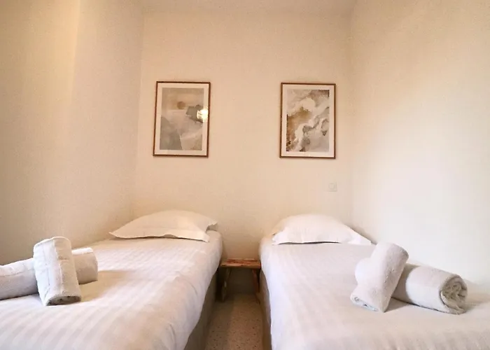 Bright Apartment Renovated In Center Of Old Antibes Lejlighed