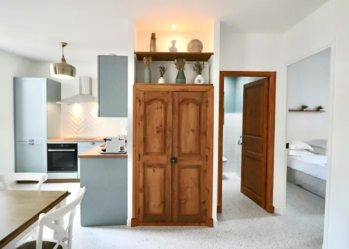 Bright Apartment Renovated In Center Of Old Antibes Lejlighed