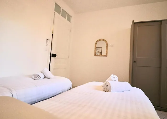 Bright Apartment Renovated In Center Of Old Antibes *