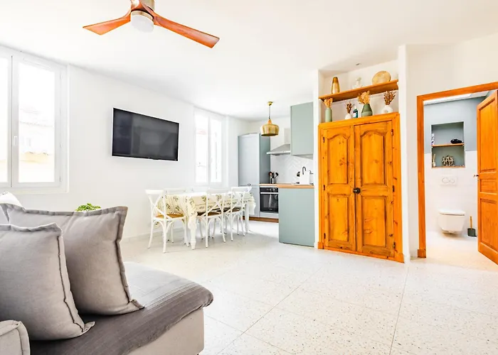 Appartement Bright Apartment Renovated In Center Of Old Antibes