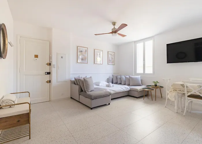 Bright Apartment Renovated In Center Of Old Antibes *