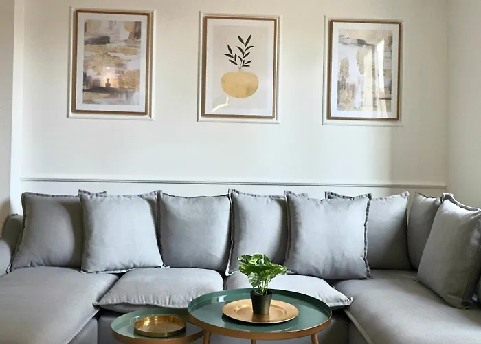 Bright Apartment Renovated In Center Of Old Antibes * 昂蒂布