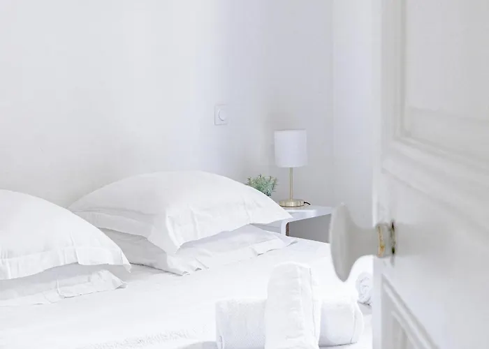 Bright Apartment Renovated In Center Of Old Antibes