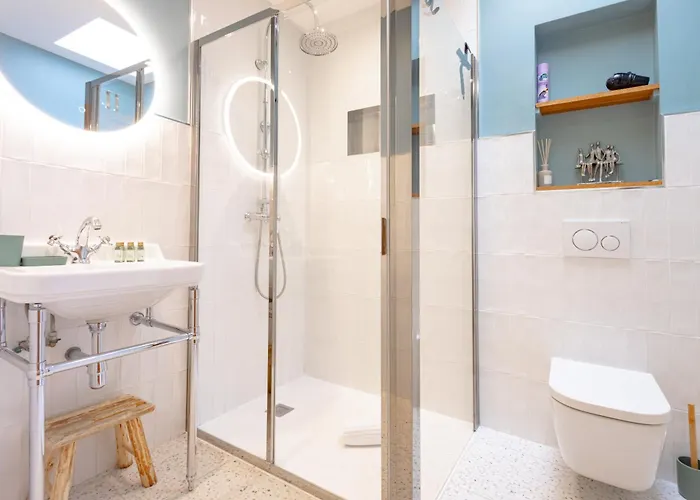 Bright Apartment Renovated In Center Of Old Antibes 昂蒂布